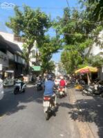 Cho thuê nhà 1 trệt + 2 lầu mặt tiền đường Đề Thám . Ngay chợ Đề Thám