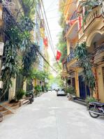 Nhà Phân lô phố Kim Mã. Ngõ thông Ô tô tránh, Kinh doanh, Ở sướng. Sổ 63m2, 5 tầng, rộng 4.5m, giá 27.9 tỷ