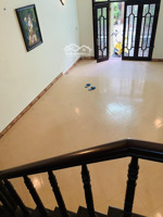 khu ngọc khánh ngõ oto đỗ ngày đêm diện tích 60m2x5t, nhà sạch sẽ nhiều phòng sử dụng giá tốt 20tr