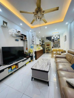 siêu phẩm ! bán nhà cầu giấy ,lô góc 2 thoáng ,mặt tiền rộng ,gần oto ,nhà mới ,full đồ ở sướng