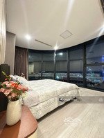 cần bán căn hộ 3pn vòng cung vinhomes golden river. trục đẹp nhất dự án, view sông, view bitexco.