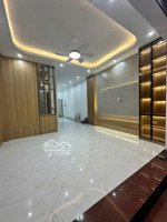 siêu hót! nhà phạm văn đồng- băc từ liêm.dt 45m*6t thang máy giá 9.85 tỷ