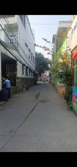 5 tỷ 200 thương lượng, nhà ngon 3 tầng, đường 5 mét thông, diện tích : 4 x 14