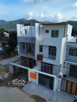 nhà đẹp đang hoàn thiện ven nha trang gần mọi tiện ích giá siêu rẻ