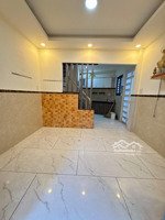 nhà căn góc hẻm rộng thông khu đường d, sát mặt tiền ngay hàng xanh , bình thạnh, nhỉnh 3 tỉ tl