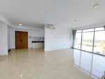 cho thuê căn góc 3pn luxgarden, 111m2, view sông, có sân vườn chung. lh zalo)