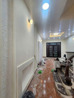 nhà trung tâm đống đa đê la thành 5 tầng 52m2 9,5 tỷ