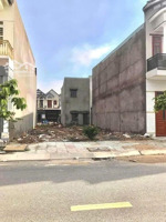 cần bán lô đất cặp nằm mặt tiền đường lớn, giáp bình chánh, 10x18 full thổ, xây dựng tự do, kế kdc