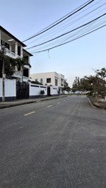 chính chủ nhà 3 tầng 3 mê, góc 2 mt đường trịnh khắc lập, 4 phòng ngủ, cách bãi tắm biển 300m, 7.tỷ