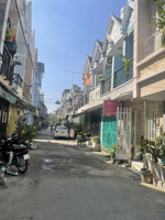 bán nhà dsh 1 trêt+ lầu kiên cố, 34.6 m2 , hẻm xe hơi 6m . giá hạt dẻ 1.950 tỷ nga