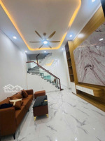 nhà đẹp ở ngay trong tết. linh đông thủ đức.2 tầng btct.hẻm xe hơi đỗ cửa. nội thất đầy đủ.