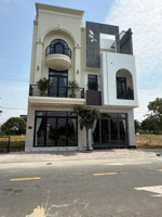 nhà mới xây kdc the sol
5x15m full thổ, 1 trệt 2 lầu, 3pn 4wc , p thờ giá 4,5t, đầy đủ tiện ích