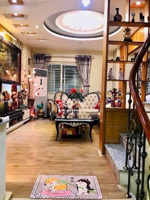 nhà gần hồ, phố lạc long quân, vuông vắn ngõ rộng, cách ô tô 30m, giá 9,5 tỷ