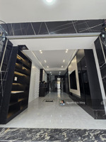 nhà gần sân gold long biên 45m2 thang máy 8.x tỷ full nội thất long lanh