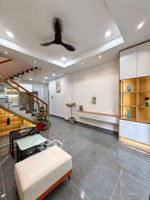 bán nhà đẹp ngay cầu kiệu -phan đình phùng giáp quận 1 - quận 3