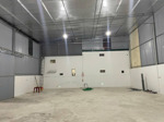 cho thuê nhà kho 125m2 khu giải phóng, mái cao 5m, sàn đá hoa, ngõ xe tải 2.5 tấn, giá 10.5 triệu
