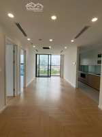 gia đình cần bán căn 3pn +1 , góc 150m2 tòa sky city,có slot xe, giá 16,5 tỷ. lh 