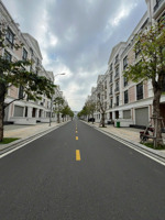 bán nhanh căn nhà phố xẻ khe 162m2 tại đại đô thị vinhomes grand park giá 30 tỷ