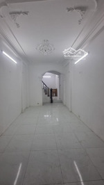 hơn 7 tỷ, phố hoàng ngân 33m2 4t, 5pn, nhà khung cột chắc chắn, ngõ thông, sổ nở hậu