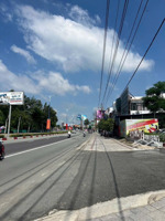 giảm gần 1 tỷ. bán gấp 2 dãy nhà trọ sau đại học bình dương. ngang 10m. đường nhựa. thu nhập 20tr/