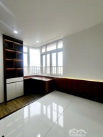 căn góc 2 ban công diện tích 85m2, sổ đỏ chính chủ tại toà nơ 5 bán đảo linh đàm