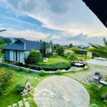 đất nghỉ dưỡng có 102 tại hoà lạc. vị trí quá đẹp, gần với trung tâm