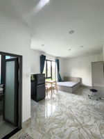 căn studio rộng rãi, full nội thất - cửa sổ trời siêu thoáng - nằm gần trường umt