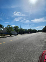 cc bán lô góc 2 mặt tiền đường lê thánh tông. trung tâm thị trấn núi thành. diện tích 550 m2.