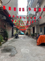 bán nhà sài đồng dân xây chắc chắn thiết kế 4 tầng thêm 1 lớp sơn đẹp long lanh nhà còn rất mới o c