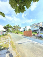 e chuyên bán đất nền đông thủ thiêm,duy nhất 2 lô có sổ diện tích 8x22m giá 105 tr/m lh 