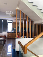 bán nhà liên phường, căn góc trục kinh doanh, vị trí đẹp, giá chỉ 17 tỷ