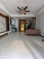 nhà việt hưng 35m2 6 tầng thang máy 8 tỷ tươi tí, oto 10 m , vài bước ra mặt phố