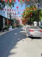 nhỉnh 4 tỷ bán nhà 2 lầu gần hiệp thành city , 3 pn , đường oto thông .