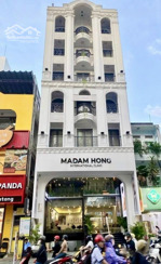 chính chủ cần bán cực gấp ,tài chính 70tỷ toà nhà tổ hợp mặt phố view hồ đống đa, 165m x 8 tầng