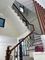 trung tâm đồng kỵ nhà mới ở luôn