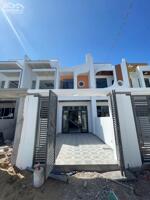 Dãy nhà phố ven sông mới hiện đại đường nhựa vỉa hè 9m, có vỉa hè - Ngay sau chợ Thạnh Phú