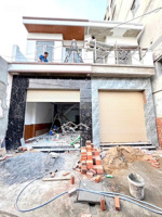 giá bán: 2 tỷ 850 triệu (thương lượng) chủ gửi bán nhà 1 trệt 1 lầu 4 phòng ngủ p. long hưng