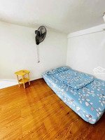 cho thuê nhà hẻm 3m(xm) đ.đ.t.nghi nguyễn trãi, p.n.c.trinh, q.1 giá 9tr