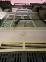 vị trí siêu đẹp,trung tâm q.10, cách mt hòa hưng 20m, dt 18m2, 4 lầu, dtsd 65m2,3 phòng ,4 toilet.