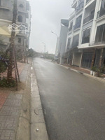 bán toà nhà văn phòng - kinh doanh - phân lô - thang máy - ô tô tránh - lô góc - view hồ giá tốt.