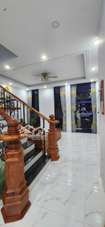 bán nhà 3 tầng - dt: 5.2m x16m - khu compound - đường xe hơi 2 chiều - 4 phòng ngủ - hơn 9 tỷ