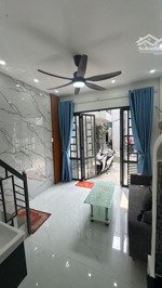 nhỉnh 2 tỷ nhà trung tâm - 16m2 nhỏ xinh dễ mua bán - gần siêu thị - gần sân bay - sân to để xe