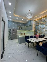 bán nhà hẻm lớn 50m ra phạm hữu lầu gần ngay chợ và kdc phú mỹ, có mặt tiền đến 8m