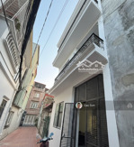 bán nhà mặt ngõ ô tô 4m, tại phương lưu, 46m2 4 tầng, 4 ngủ, dân xây độc lập, sân cổng, giá 3,79 tỷ