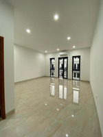 cho thuê căn sh 2 mặt tiền vị trí đẹp, hoàn thiện full thang máy, điều hoà, vệ sinh