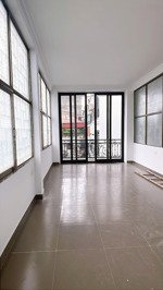 nhà đẹp trung tâm cầu giấy, lô góc thoáng sáng,sân trước nhà rộng, 47m2, 4 tầng, 11.5 tỷ.