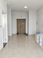 cho thuê 2pn luxgarden, view sông, có sẵn - 8 triệu