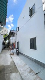 bán nhà hẻm 63 cmt8, đối diện bệnh viện phụ sản, gần siêu thị vincom, chờ an hoà, trường học...