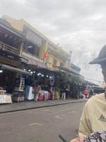 độc bản, ngay chợ hội an. gia chủ đông con cháu. bán chia cho các con. một mặt chợ, một mặt sông