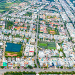 khu ao sen nhà lệch tầng nhịp cầu thang nhỏ nâng bước chân. sàn + cửa gỗ lim giá rất tương xứng